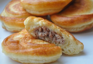 Пирожок с мясом